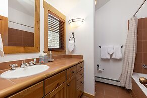 Ski Tip by Summit County Mountain Retreats