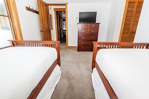 Ski Tip by Summit County Mountain Retreats