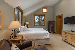 Ski Tip by Summit County Mountain Retreats