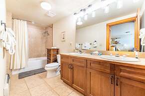 Oro Grande by Summit County Mountain Retreats