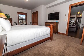 Oro Grande by Summit County Mountain Retreats