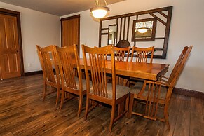 Oro Grande by Summit County Mountain Retreats