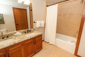 Oro Grande by Summit County Mountain Retreats