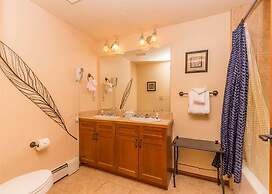 Oro Grande by Summit County Mountain Retreats