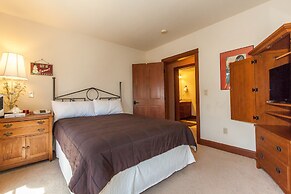 Oro Grande by Summit County Mountain Retreats