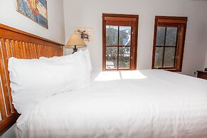 Oro Grande by Summit County Mountain Retreats