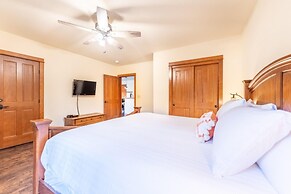 Oro Grande by Summit County Mountain Retreats