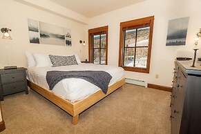 Oro Grande by Summit County Mountain Retreats