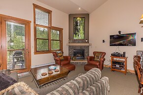 Red Hawk Townhomes by Summit County Mountain Retreats