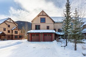 Red Hawk Townhomes by Summit County Mountain Retreats
