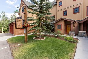 Red Hawk Townhomes by Summit County Mountain Retreats