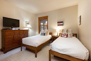 Red Hawk Townhomes by Summit County Mountain Retreats