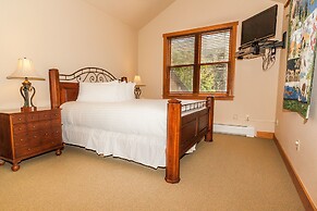 Red Hawk Townhomes by Summit County Mountain Retreats