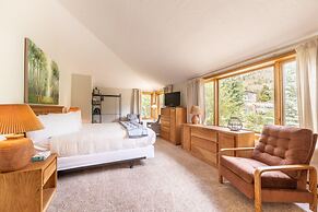 Pines by Summit County Mountain Retreats