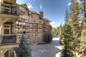 Lone Eagle by Summit County Mountain Retreats