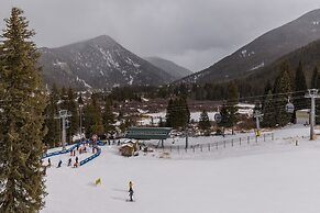 Lone Eagle by Summit County Mountain Retreats