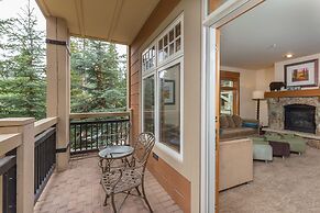 Lone Eagle by Summit County Mountain Retreats