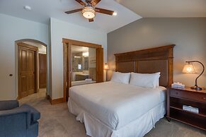 Lone Eagle by Summit County Mountain Retreats