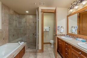 Lone Eagle by Summit County Mountain Retreats