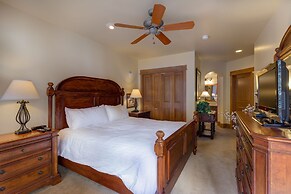 Lone Eagle by Summit County Mountain Retreats