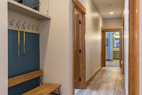 Lone Eagle by Summit County Mountain Retreats