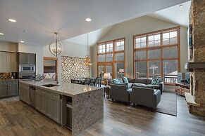 Lone Eagle by Summit County Mountain Retreats