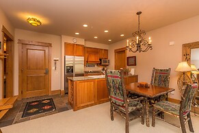 Lone Eagle by Summit County Mountain Retreats