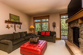 Lone Eagle by Summit County Mountain Retreats