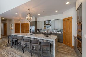 Lone Eagle by Summit County Mountain Retreats