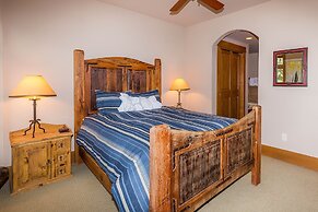 Lone Eagle by Summit County Mountain Retreats
