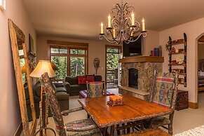 Lone Eagle by Summit County Mountain Retreats