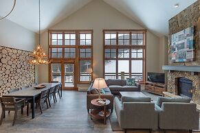 Lone Eagle by Summit County Mountain Retreats