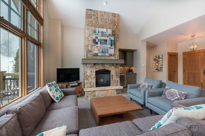 Lone Eagle by Summit County Mountain Retreats