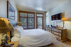 Lone Eagle by Summit County Mountain Retreats