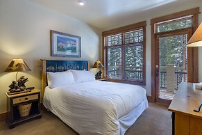 Lone Eagle by Summit County Mountain Retreats