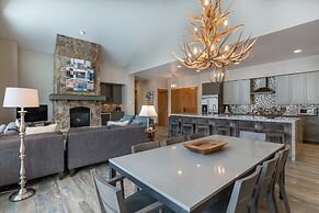 Lone Eagle by Summit County Mountain Retreats