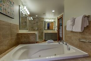 Lone Eagle by Summit County Mountain Retreats