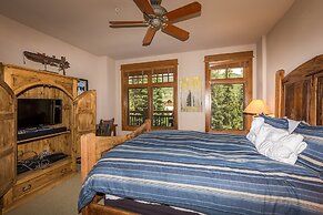 Lone Eagle by Summit County Mountain Retreats