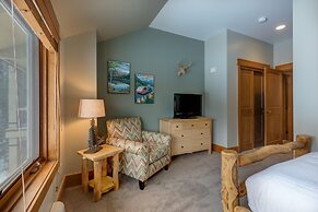 Lone Eagle by Summit County Mountain Retreats