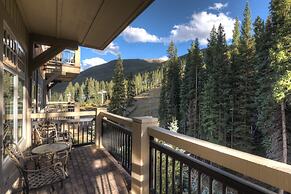 Lone Eagle by Summit County Mountain Retreats