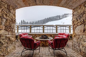 Lone Eagle by Summit County Mountain Retreats