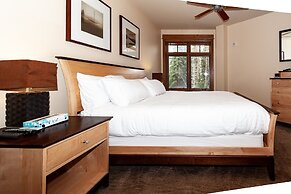 Lone Eagle by Summit County Mountain Retreats