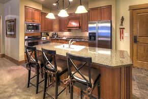 Lone Eagle by Summit County Mountain Retreats