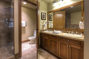 Lone Eagle by Summit County Mountain Retreats