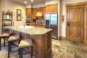 Lone Eagle by Summit County Mountain Retreats