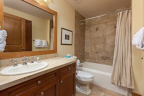 Lone Eagle by Summit County Mountain Retreats