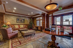 Lone Eagle by Summit County Mountain Retreats