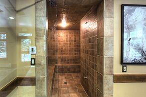 Lone Eagle by Summit County Mountain Retreats