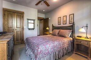 Lone Eagle by Summit County Mountain Retreats