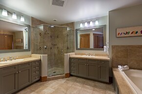 Lone Eagle by Summit County Mountain Retreats